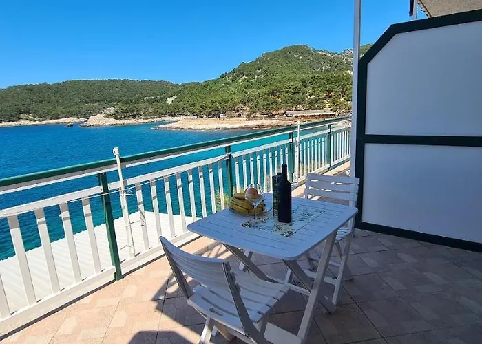 Ana I Ante * Milna (Hvar)